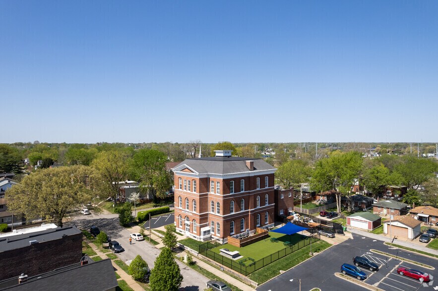 More Photos Of 8221 Minnesota Ave, Saint Louis Coworking Space