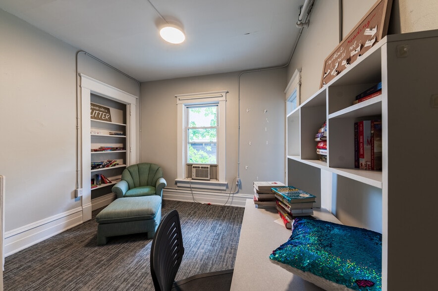 More Photos Of 1493 University Ave, Morgantown Sorority Fraternity House For Sale