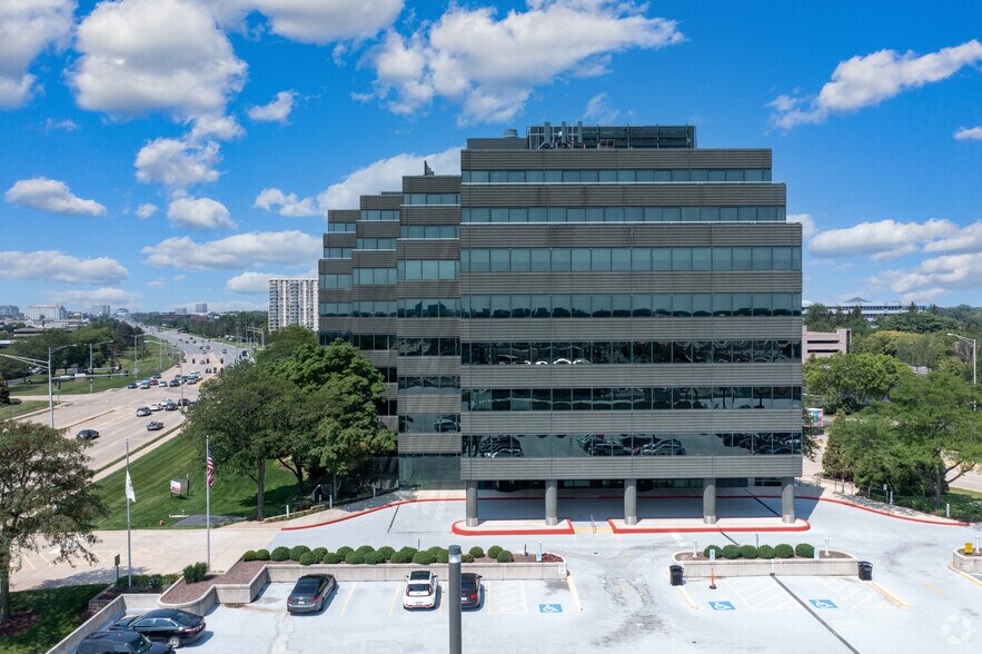 More Photos Of 18W100 W 22nd St, Oakbrook Terrace Office For Lease