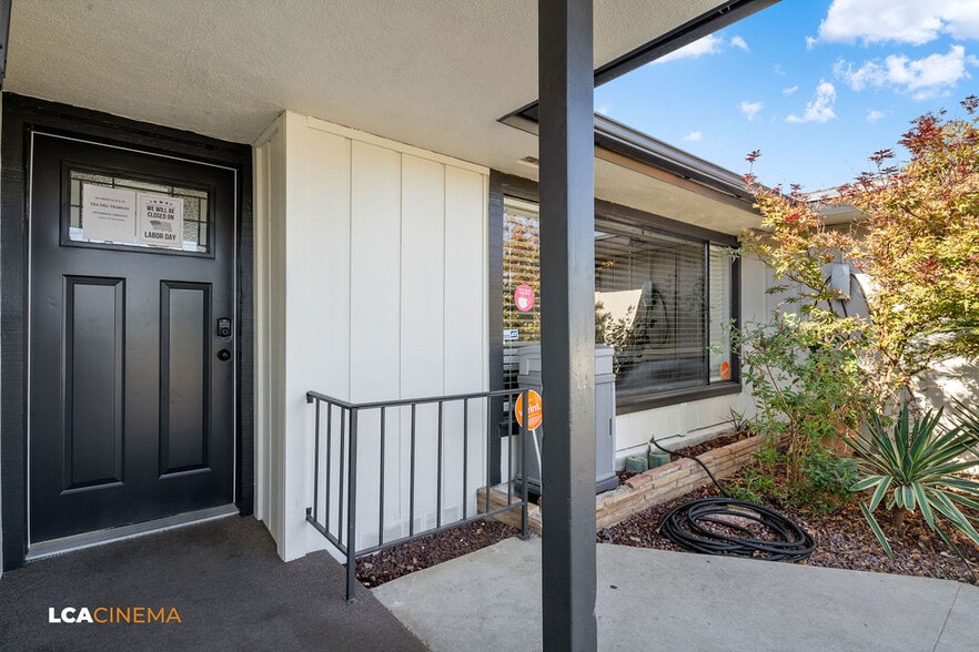 More Photos Of 3723 Wilson Rd, Bakersfield Office For Lease