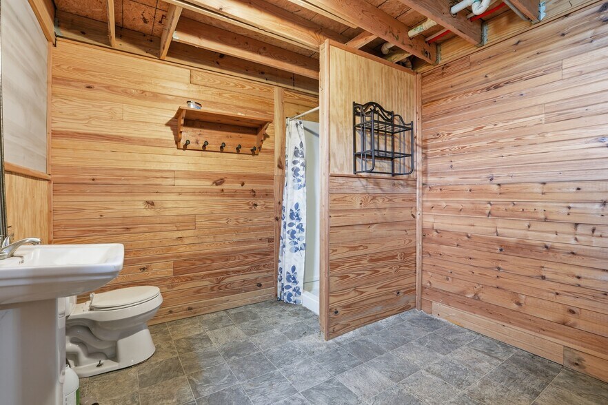 More Photos Of 113 S Wilder St, Chouteau General Retail For Sale