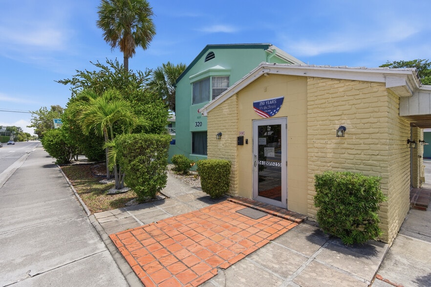 More Photos Of 320 N Federal Hwy, Lake Worth Hotel For Sale