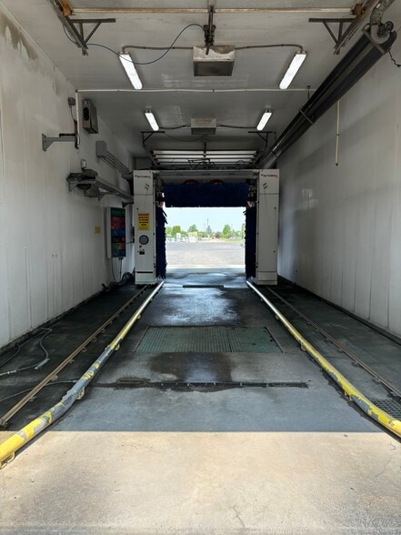 More Photos Of 865 W Bridge St, Blackfoot Carwash For Sale