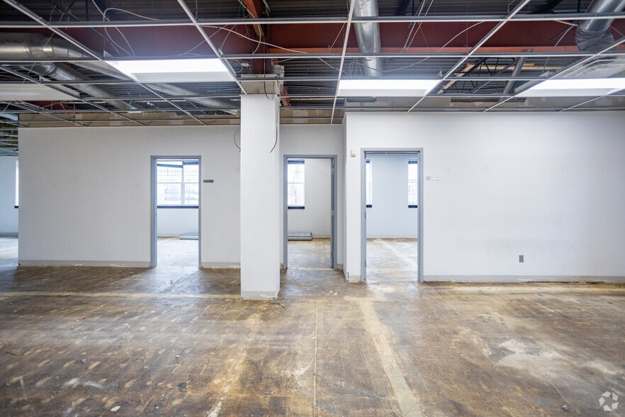 More Photos Of 21111 Chagrin Blvd, Beachwood Office For Lease