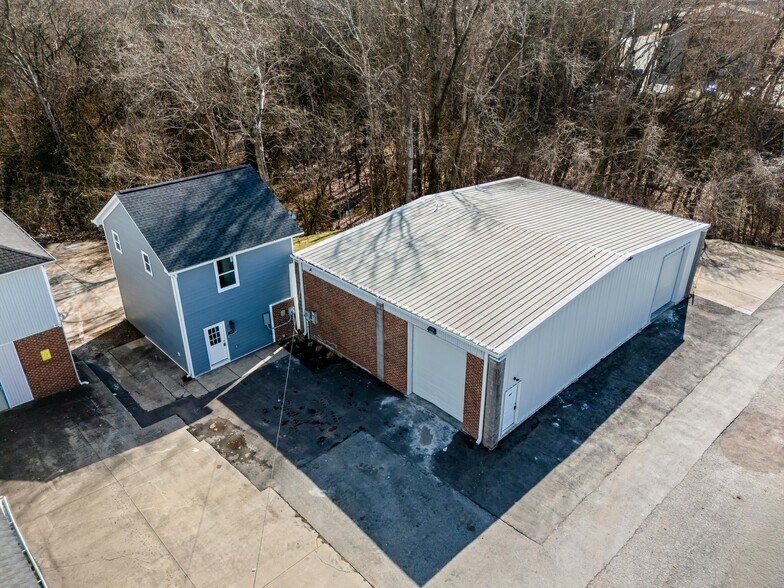 More Photos Of 22 S Barker St, Clarksville Warehouse For Sale