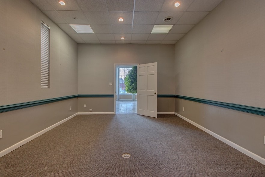More Photos Of 4311 Appleton Ave NW, Roanoke Office For Lease