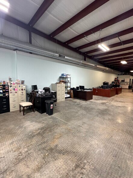 More Photos Of 50 Cropwell Dr, Pell City Freestanding For Sale