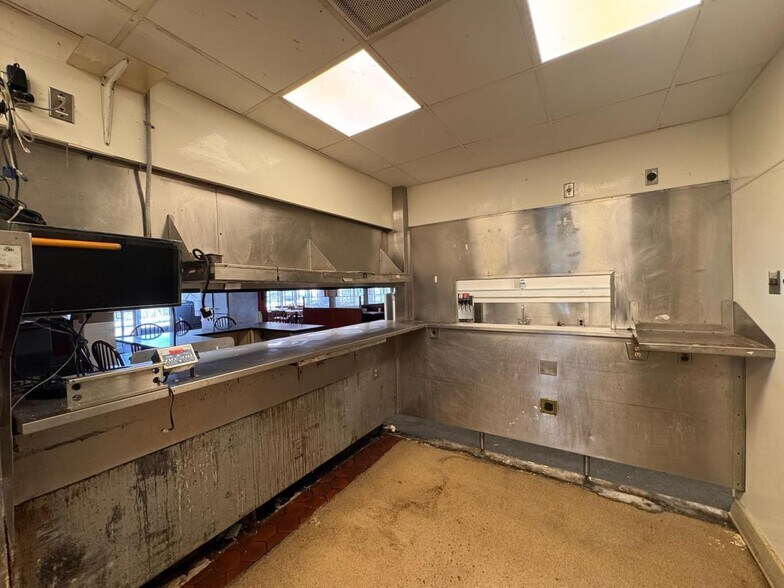 More Photos Of 4765 Montgomery Rd, Cincinnati Restaurant For Sale