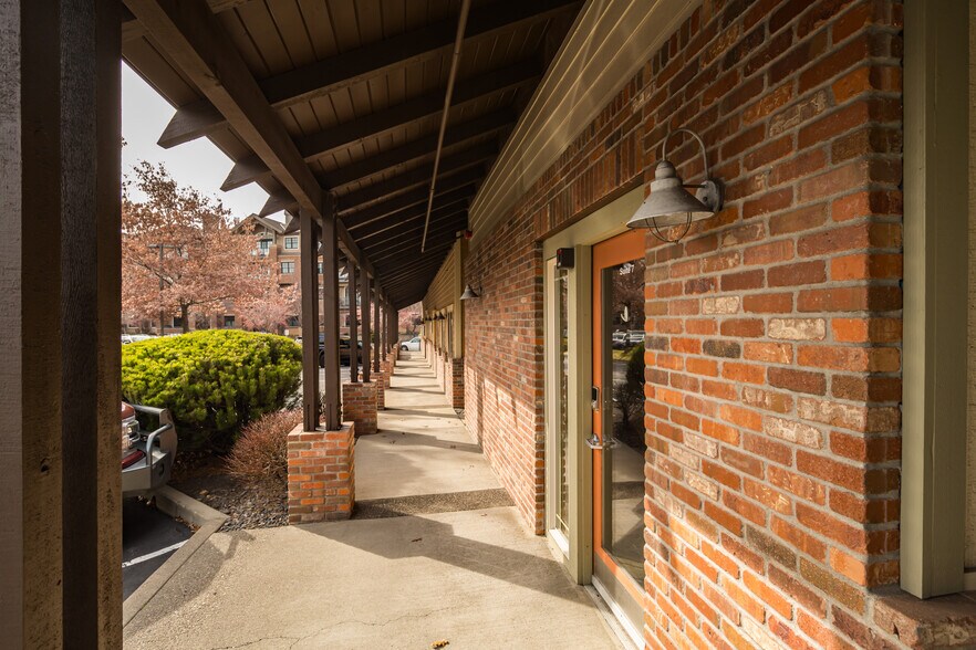 More Photos Of 376 SW Bluff Dr, Bend Office For Lease
