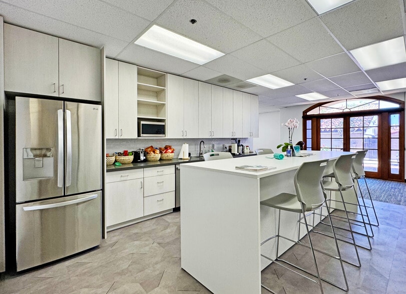 More Photos Of 1525 State St, Santa Barbara Office For Sale