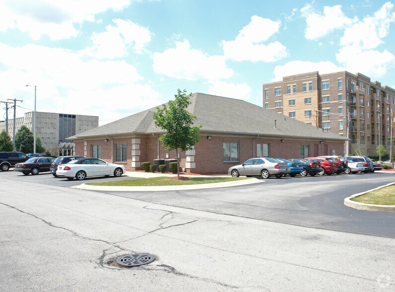 More Photos Of 15 N Wolf Rd, Northlake Bank For Sale