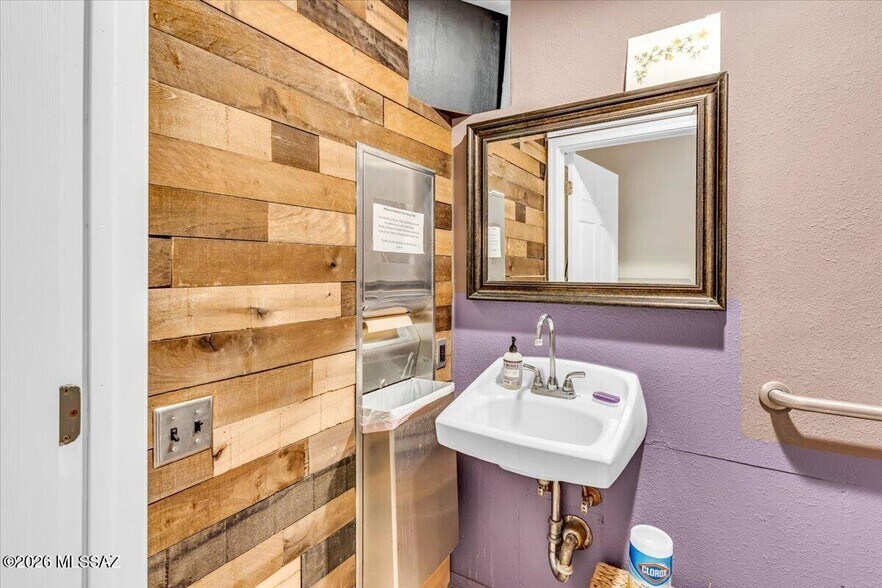 More Photos Of 2561-2563 E Fort Lowell Rd, Tucson Freestanding For Sale