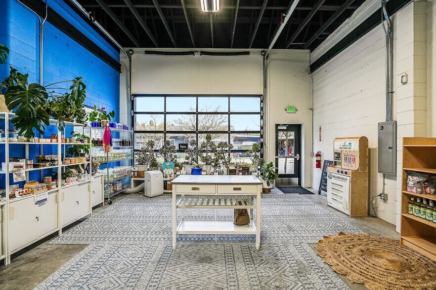 More Photos Of 403 Lewis St, Silverton Health Club For Sale