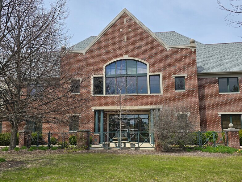 More Photos Of 1500 W Market St, Mequon Medical For Lease