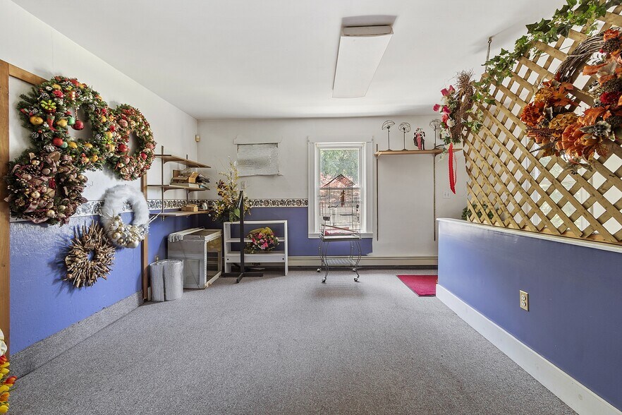 More Photos Of 12 Lindell Ave, Leominster General Retail For Sale