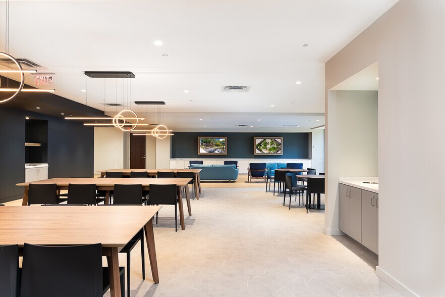 More Photos Of 800 Parc Pt, Alpharetta Unknown For Lease