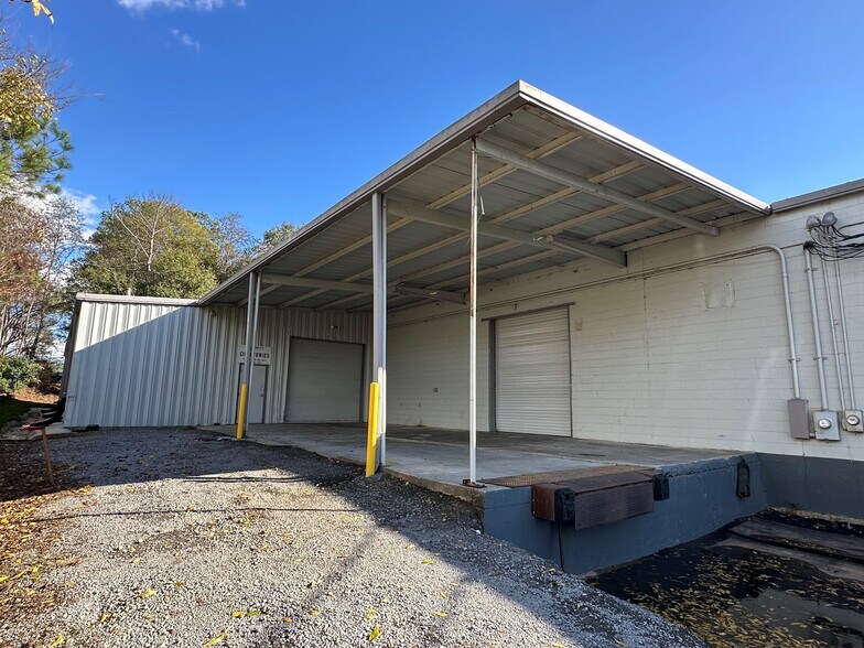 More Photos Of 100 Aiken St, Cartersville Manufacturing For Lease