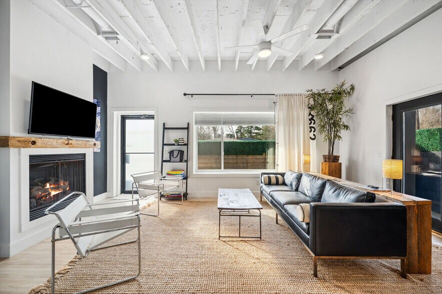 More Photos Of 13662 Red Arrow Hwy, Harbert Hotel For Sale