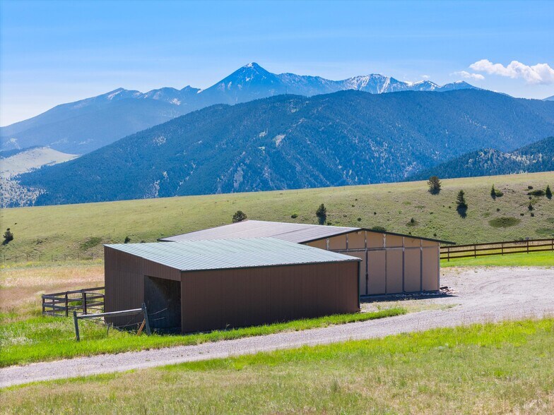 More Photos Of 29 Wineglass Loop S, Livingston Specialty For Sale