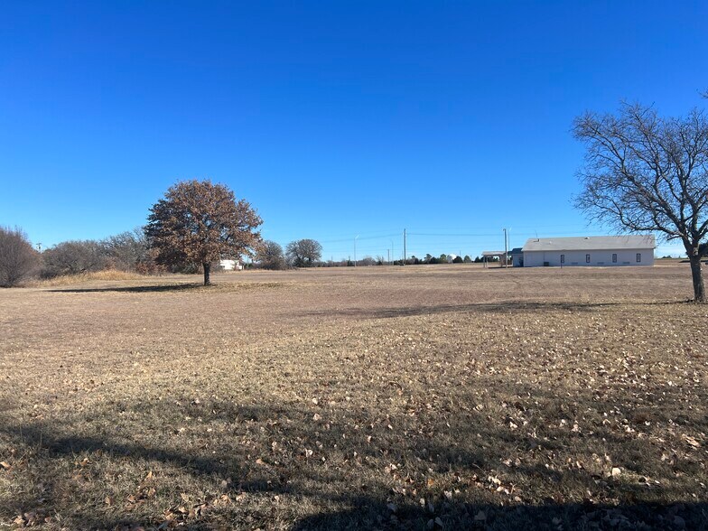 More Photos Of 4925 North Hwy 81, Duncan Flex For Sale