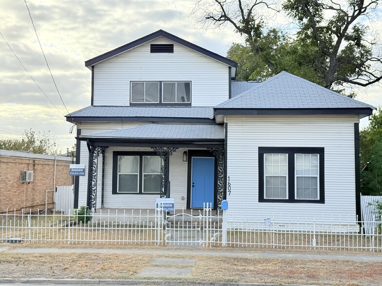 Primary Photo Of 1607 N Pine St, San Antonio Loft Creative Space For Lease