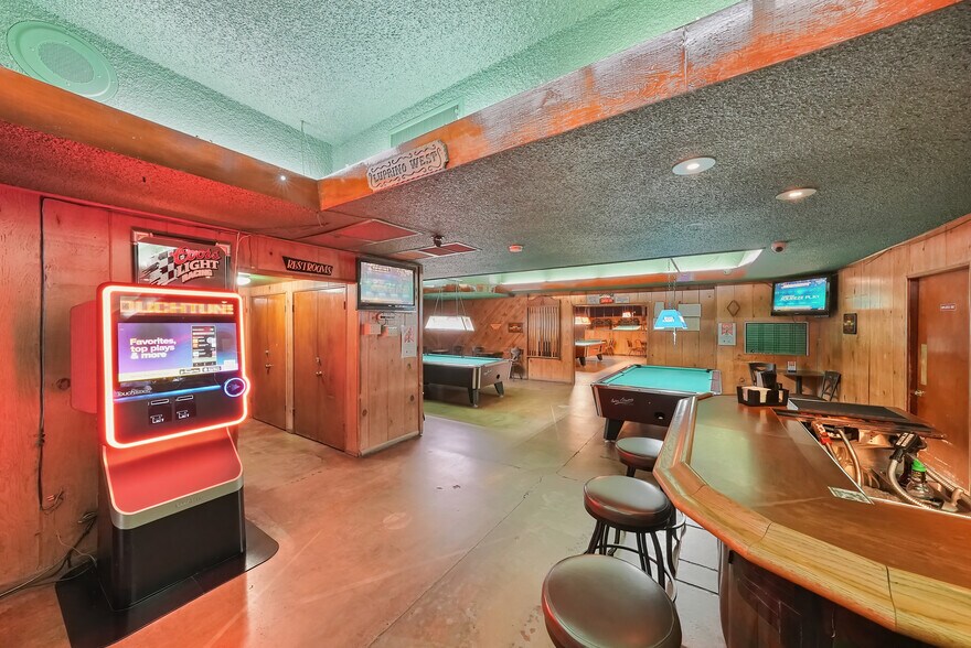 More Photos Of 44 N 19 1/2 Ave, Lemoore Restaurant For Sale