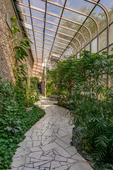 More Photos Of 200 E Bethany Dr, Allen Manufacturing For Sale