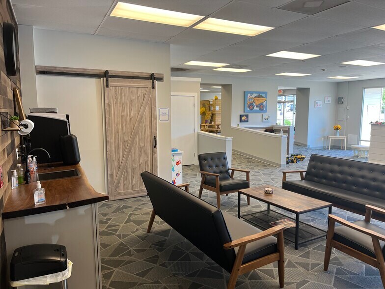 More Photos Of 439 Boston Post Rd, Guilford Freestanding For Sale