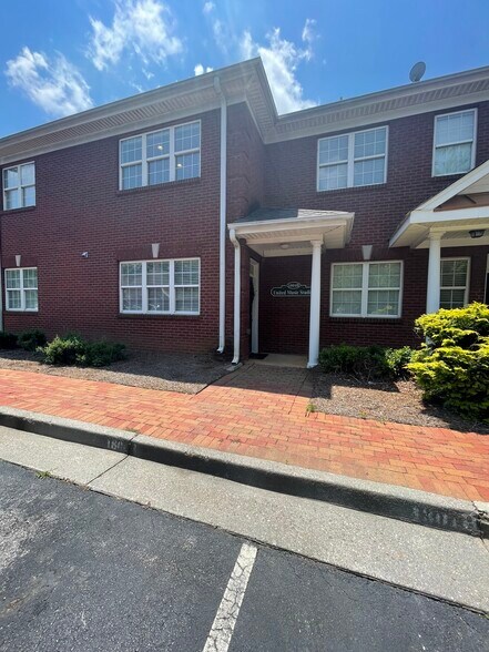 More Photos Of 327 Dahlonega St, Cumming Medical For Lease