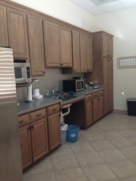 More Photos Of 5974 Silver Springs Dr, El Paso Office For Lease