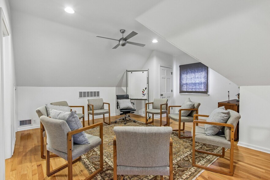 More Photos Of 399 W Main St, Greenwood Office For Sale