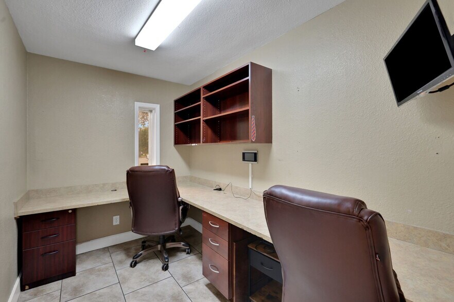 More Photos Of 4608 Norwood Ave, Jacksonville Office For Lease