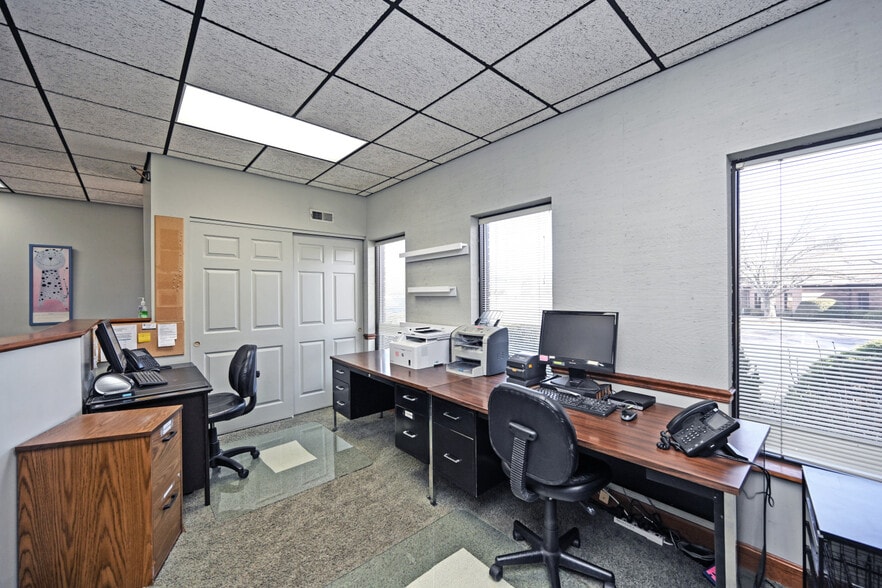More Photos Of 4725 Cornell Rd, Blue Ash Office For Sale