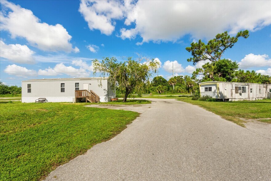 More Photos Of 7760 Bogart Dr, Fort Myers Trailer Camper Park For Sale