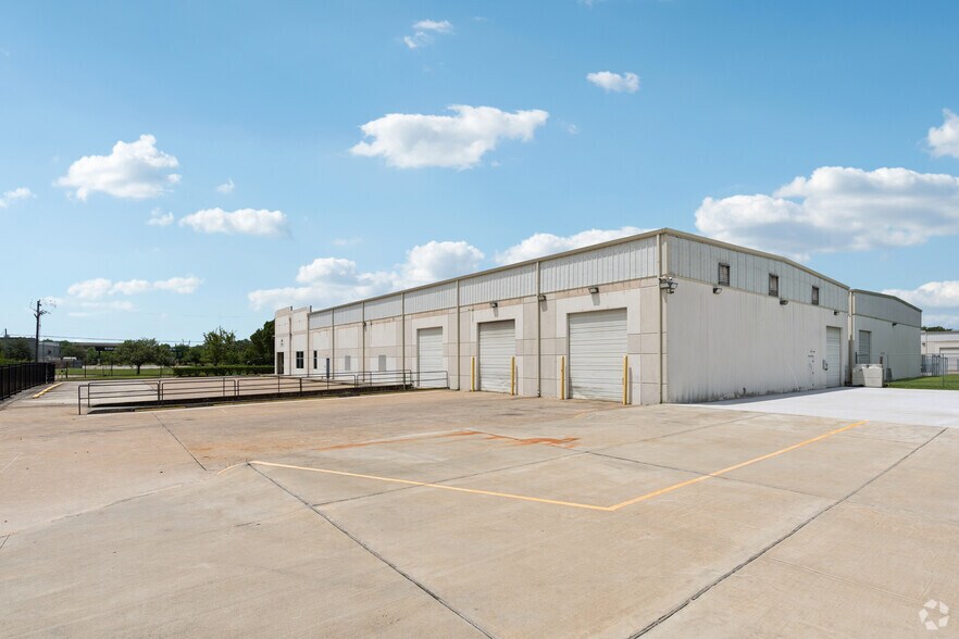 More Photos Of 7425 Major St, Houston Warehouse For Lease