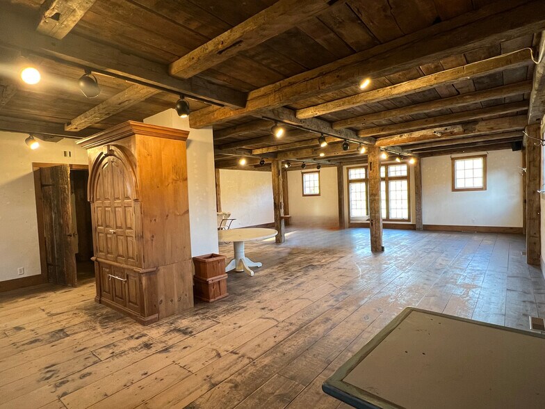 More Photos Of 557 Main St, Woodbury Specialty For Sale