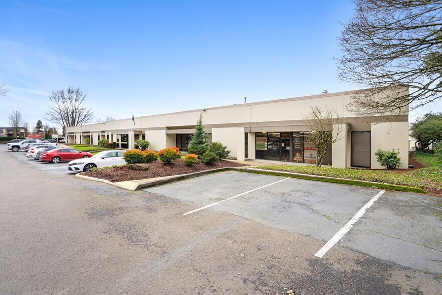 More Photos Of 9325-9425 SW Commerce Cir, Wilsonville Light Manufacturing For Lease