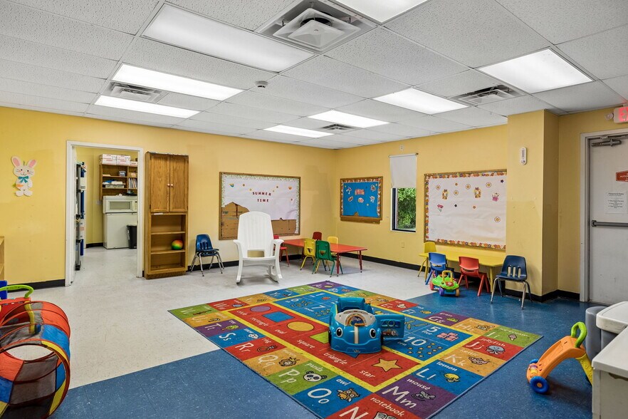 More Photos Of 2400 Highland Ave, Columbia Daycare Center For Sale
