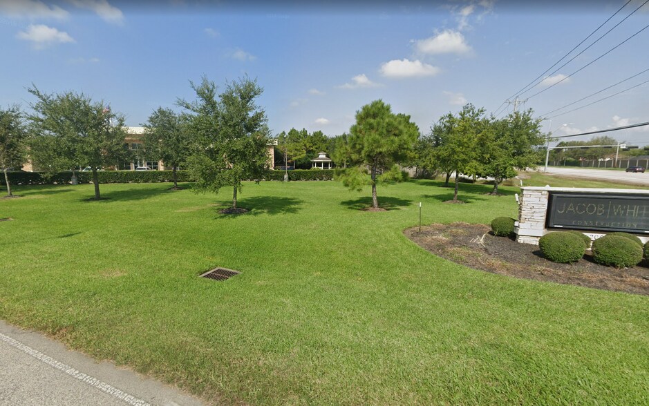 More Photos Of 2000 W Parkwood Ave, Friendswood Office Residential For Lease