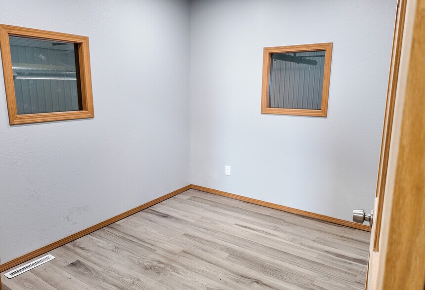 More Photos Of 47054 104th St, Sioux Falls Warehouse For Lease