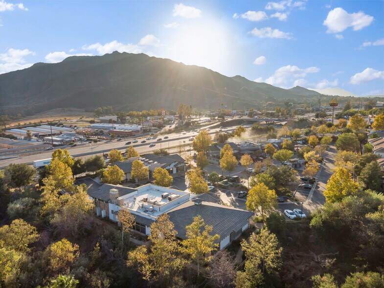 More Photos Of 29105-29125 Canwood St, Agoura Hills Restaurant For Lease