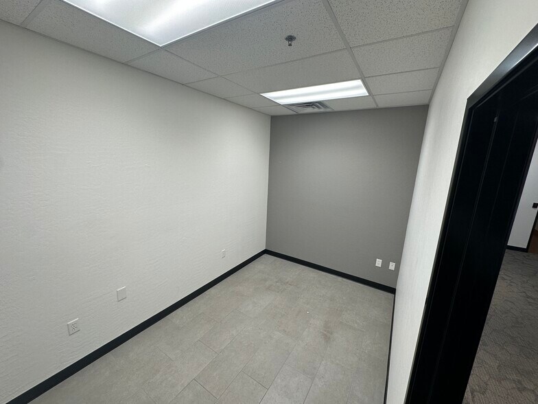 More Photos Of 21031 N Cave Creek Rd, Phoenix Unknown For Lease
