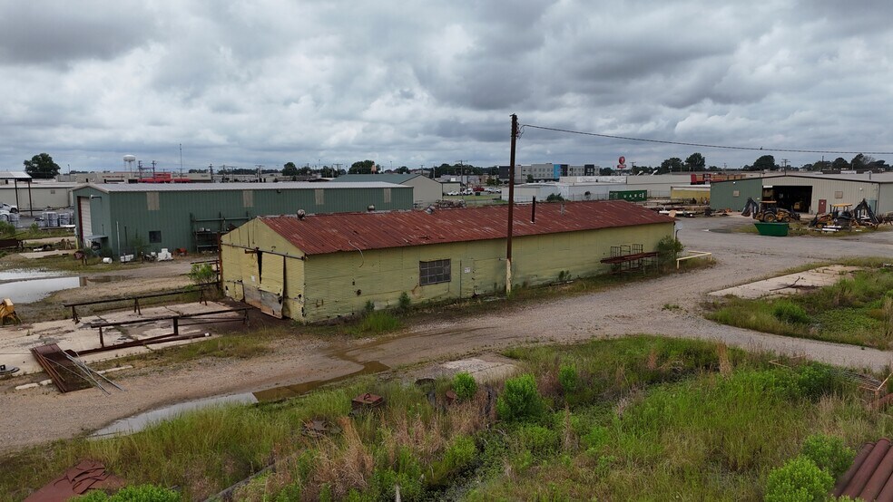 More Photos Of 2015 S Main St, Stuttgart Warehouse For Sale