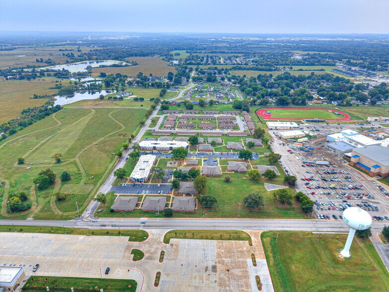 More Photos Of 1220 SE 9th St, Pryor Apartments For Sale