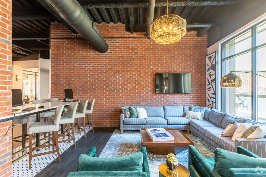 More Photos Of 306 E 10TH St, Greenville Apartments For Lease