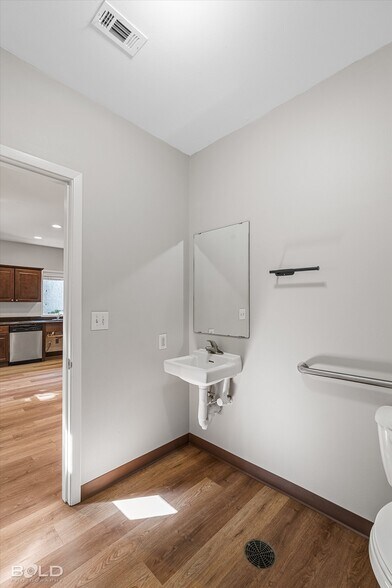 More Photos Of 3605 Youree Dr, Shreveport Office For Sale