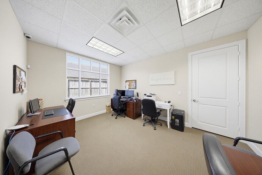 More Photos Of 1526 Katy Gap Rd, Katy Office For Sale