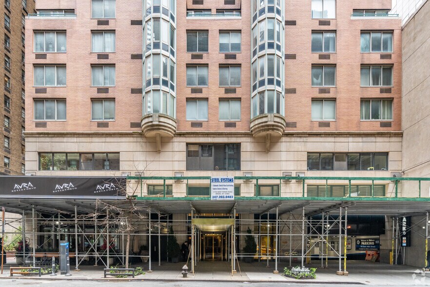 More Photos Of 145 E 48th St, New York Apartments For Sale