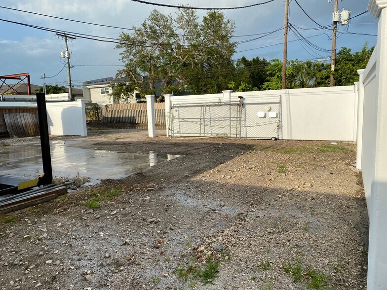 More Photos Of 3034 NE 12th Ter, Oakland Park Warehouse For Sale