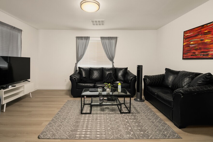 More Photos Of 4218 Pasadena Pl NE, Seattle Apartments For Sale
